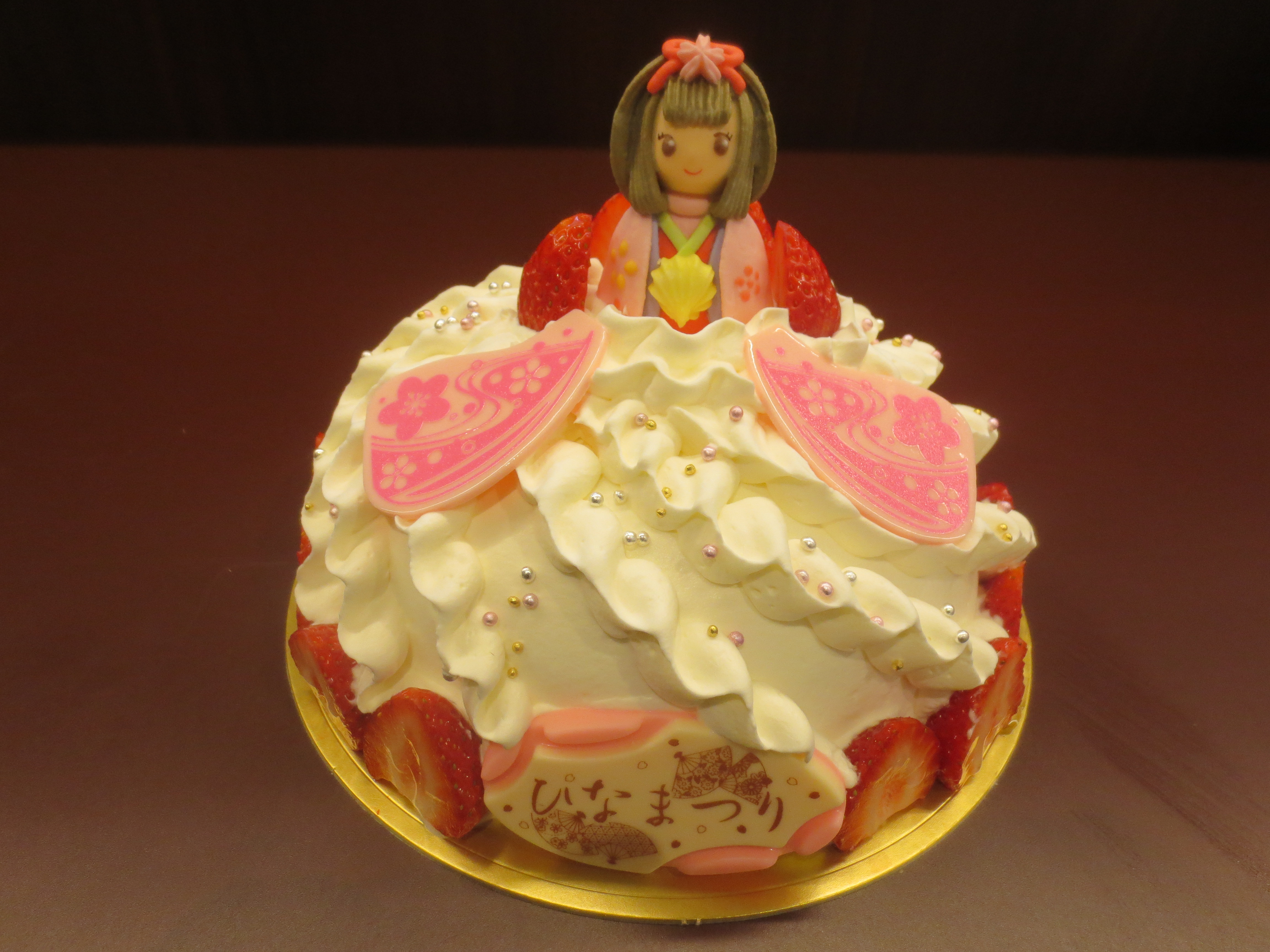 お子様に人気のおひなさまケーキドレスドールはアラモードへ 焼き菓子の通販は北九州市小倉のフランス洋菓子店 アラモード